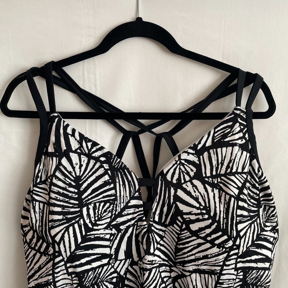 Time and Tru Women's Strappy One-Piece Swimsuit Size 2X- NEW! - Picture 2 of 8